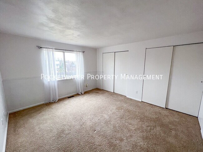 Building Photo - 2207 Tulip St