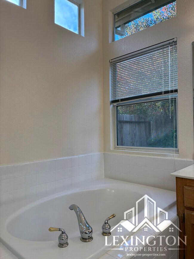 Building Photo - Beautifully updated, 3BD/2BA+office, Home in Rocklin – off Stanford Ranch Rd. near Willard Park