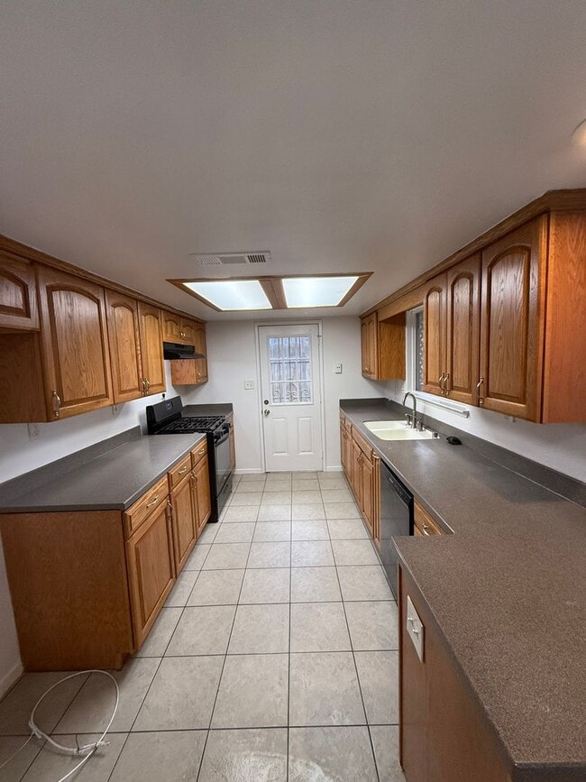 Building Photo - Available Soon! WITH HVAC