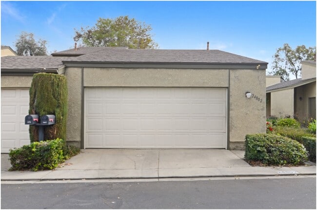 Building Photo - CHARMING SINGLE LEVEL HOME!