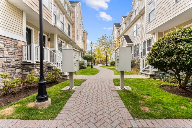 Building Photo - 85 Camp Ave