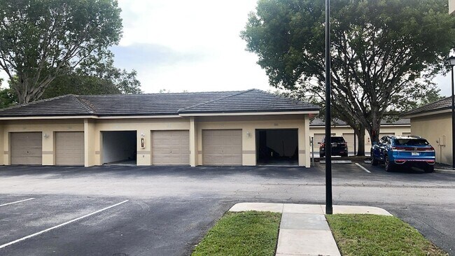Building Photo - 2060 Greenview Shores Blvd