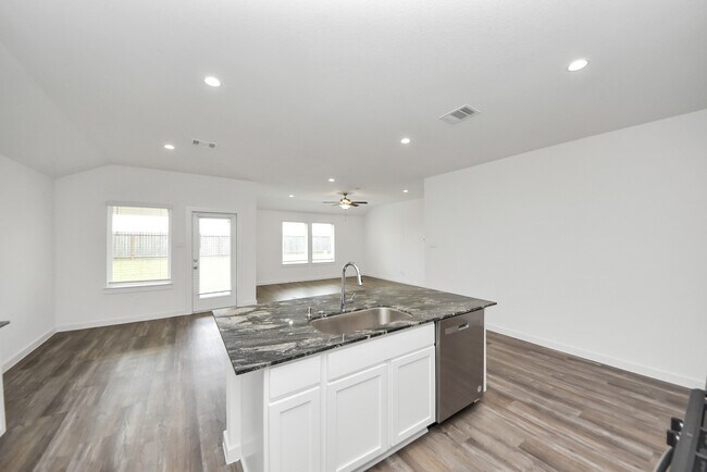 Building Photo - 8614 Shumard Oak Dr