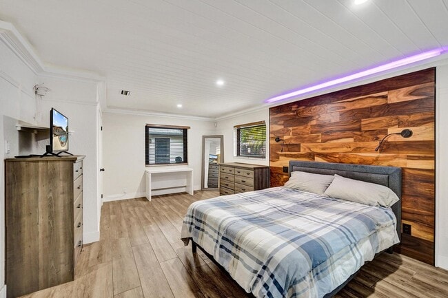 Building Photo - 5612 Harding St