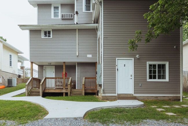 Building Photo - 308 Lamont St