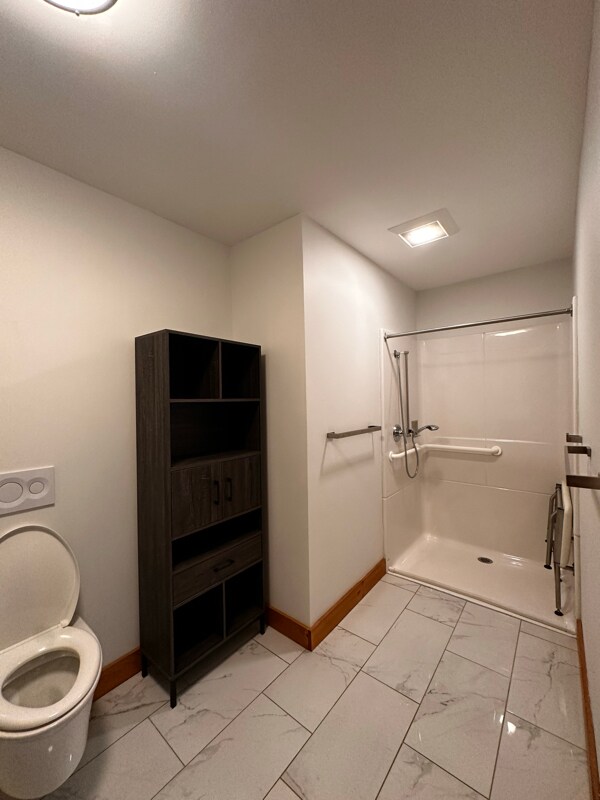 Building Photo - 6 Crescent St