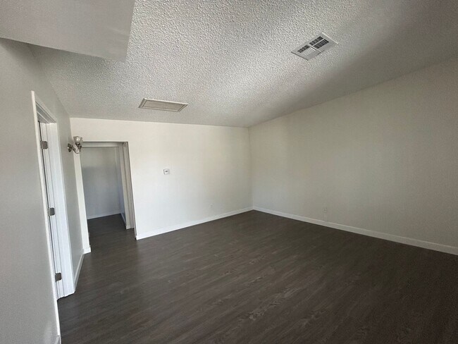 Interior Photo - 516 S Flower St