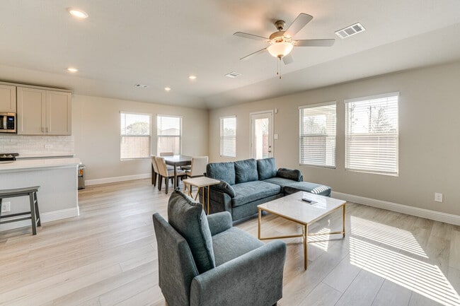 Building Photo - 723 Williams Wy