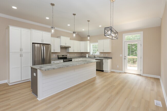 Building Photo - 518 Woods Drive