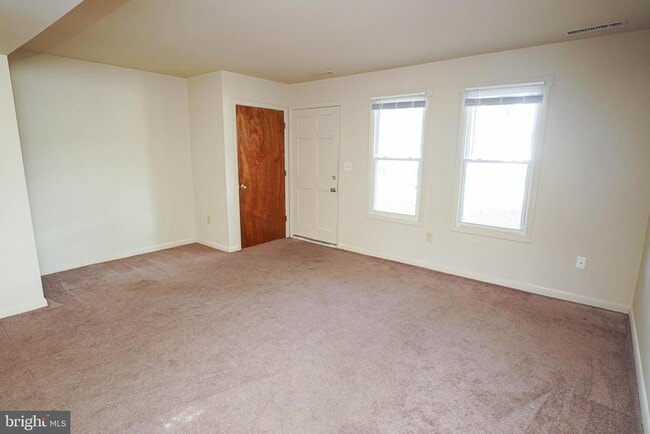 Building Photo - 738 Hemlock St