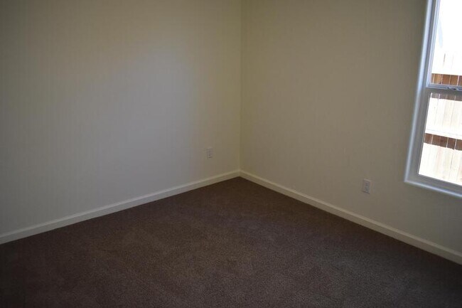 Building Photo - 4041 Bayonet Dr