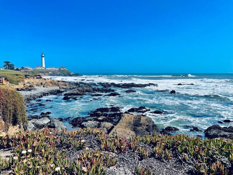 Pillar Point Lighthouse - 75 Fern Rd