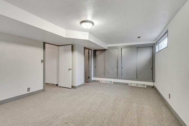 Building Photo - 450 N 500 E