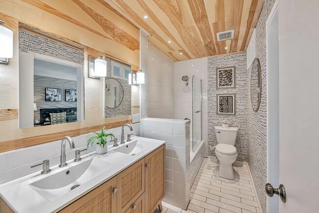 Building Photo - Updated bath with new vanity, tile and lig...