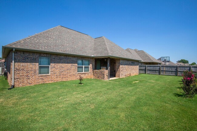 Building Photo - ***3103 SW Silverbark Road***