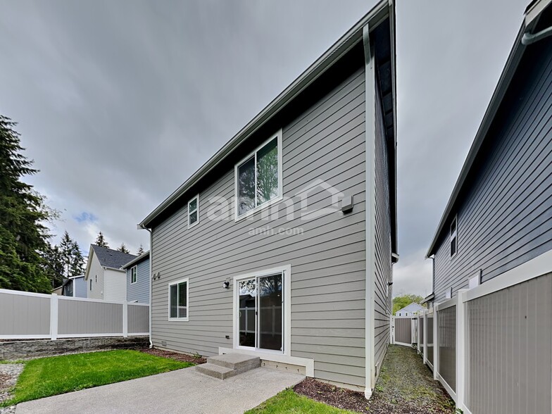 Building Photo - 13905 106th Ave E