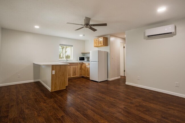 Building Photo - 501 El Paraiso Rd NW