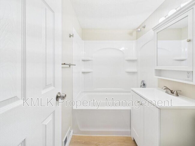 Building Photo - 9042 Maple Grove Rd