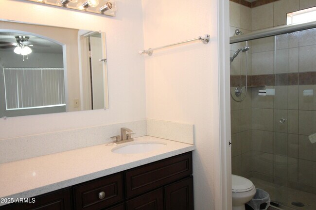 Building Photo - 626 W Paseo Way