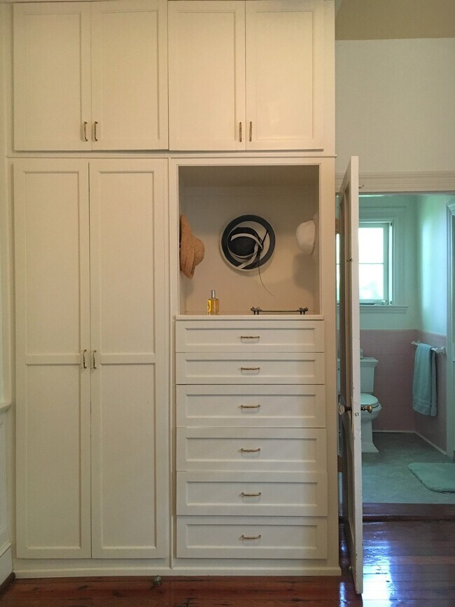 Building Photo - Charming Fully Furnished Garden CottageLlocated in South of Broad