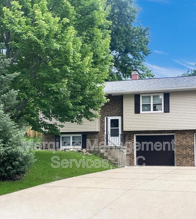 Building Photo - 140A Woodview Dr