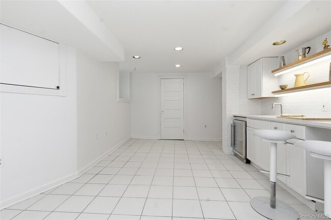 Building Photo - 82 Quinby Ave