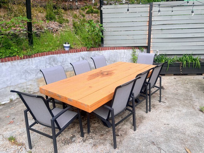 Building Photo - 5602 Hawthorne St