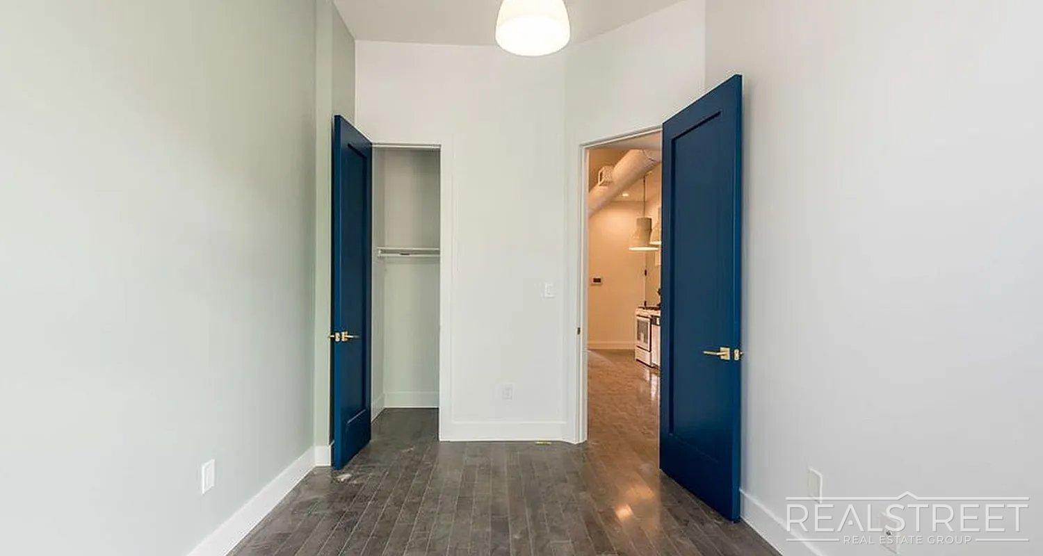 Building Photo - Massive 3 Bed (Flex 4 Bed) 3.5 Bath Duplex with Private Backyard in Bed-Stuy