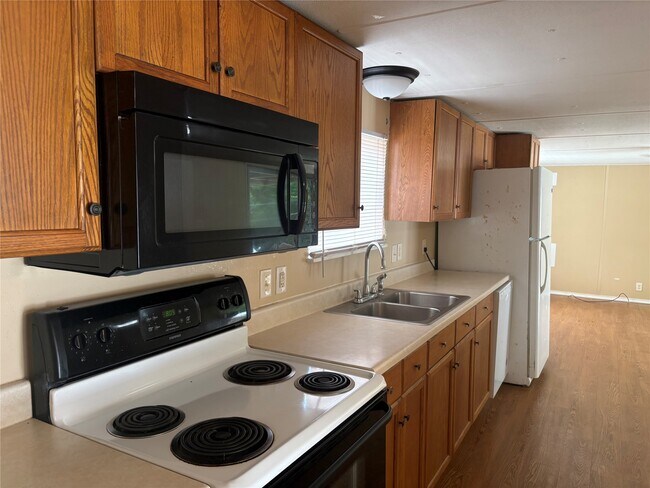 Building Photo - 14427 W Lee Shore Dr