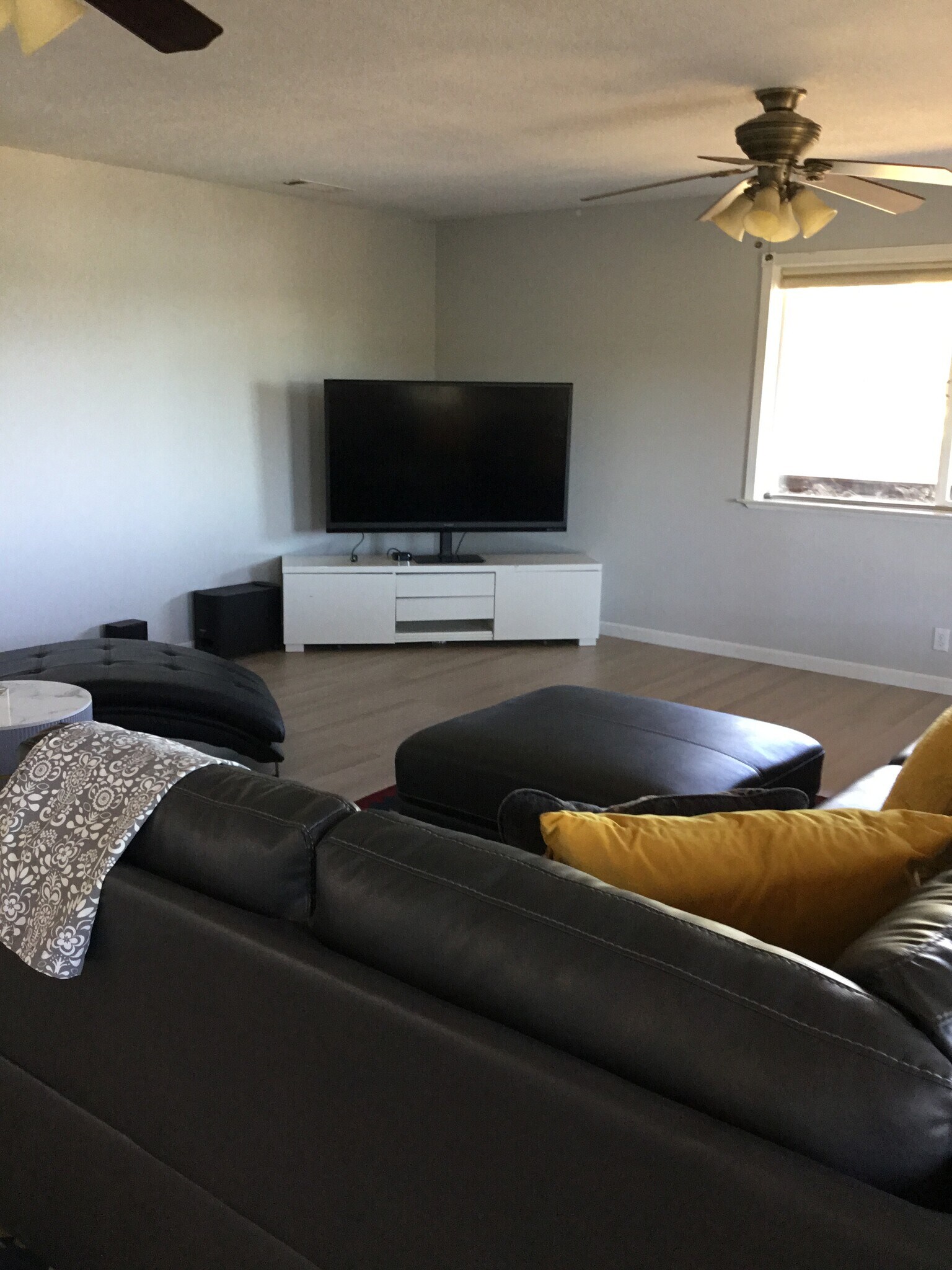 Building Photo - 10872 Skyview Dr