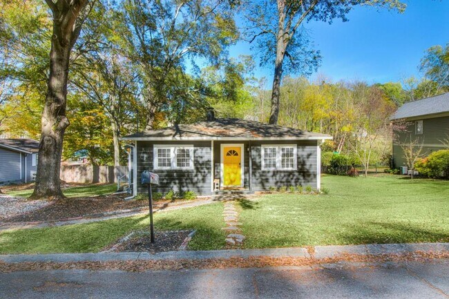 Building Photo - 250 Lake Dr