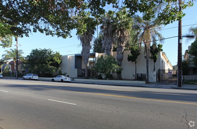 Primary Photo - Capri Apartments