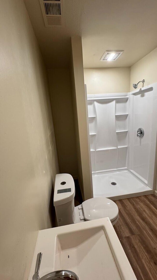 Building Photo - 493 N Alta Ave