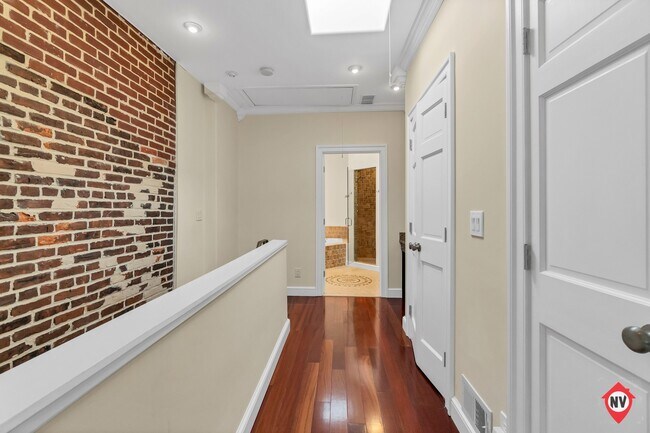 Building Photo - 3 Bedroom, 2.5 Bathroom Townhouse in Canton