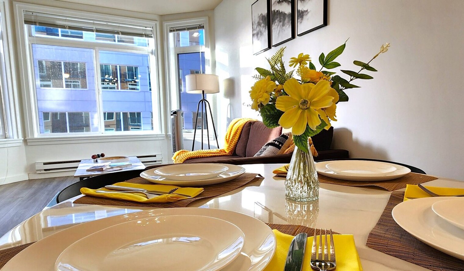 Building Photo - 2415 2nd Ave