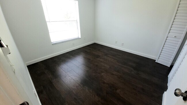 Building Photo - 135 Village Cir