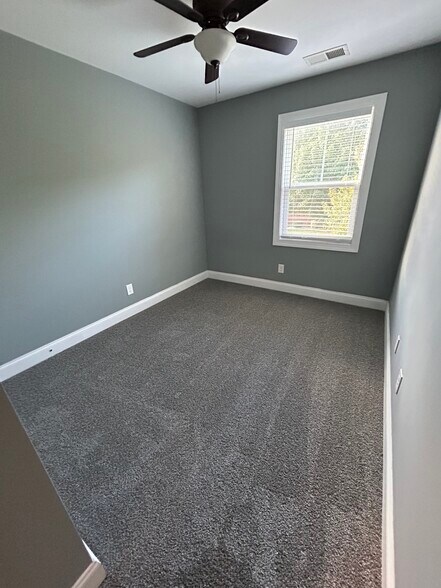 Building Photo - 235 Capstone Dr