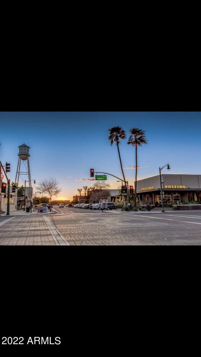 Building Photo - 311 E Pinon Way