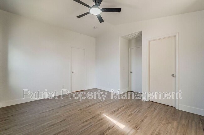 Building Photo - 13930 W Country Gables Dr