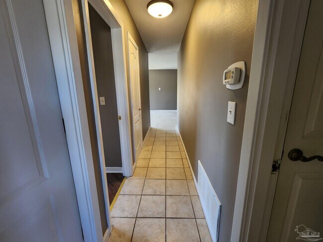 Building Photo - 3052 Creighton Rd