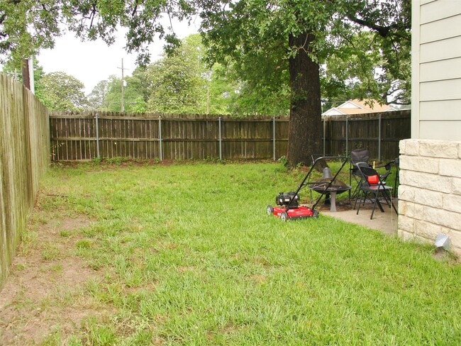 Building Photo - 106 Vista Way