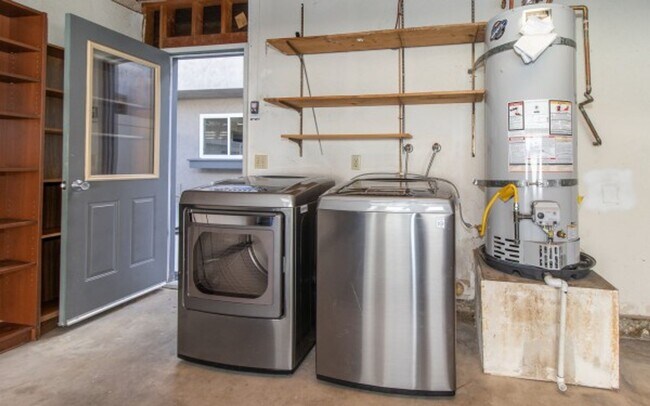 Building Photo - Beautiful 3+ bedroom Encinitas Townhouse!