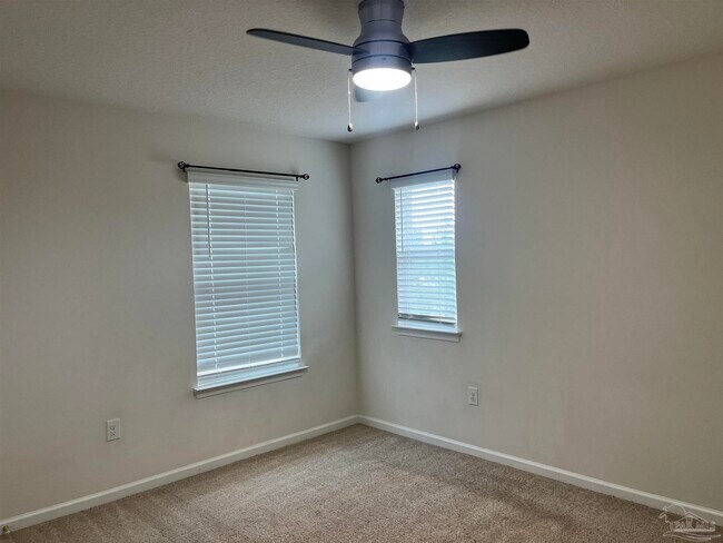 Building Photo - 5862 Blackhorse Cir