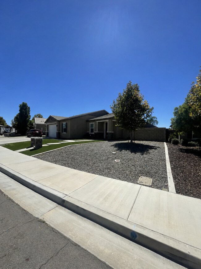 Building Photo - 31871 Eaton Ln