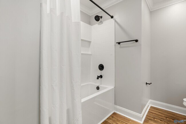 Building Photo - 2211 Cecille Dr SW