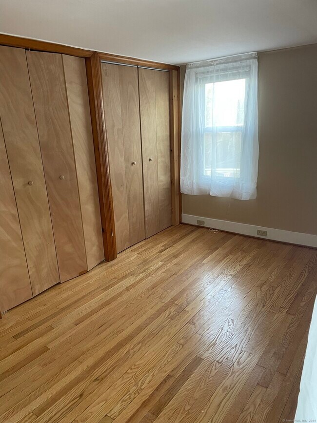 Building Photo - 176 S Main St