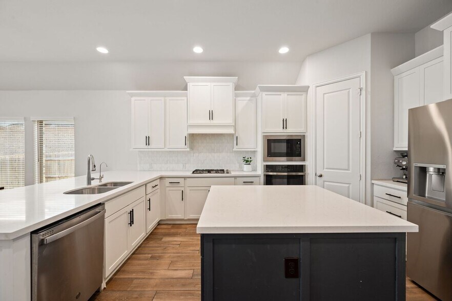 Building Photo - 343 Eagle Ford Dr