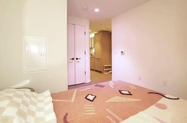 Building Photo - 1425 Hudson St