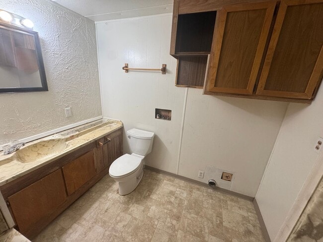Building Photo - 2 bedroom, 1 bath manufactured home