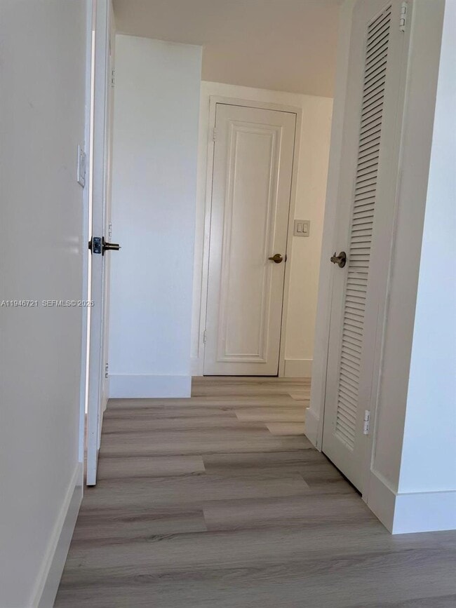 Building Photo - 3725 S Ocean Dr